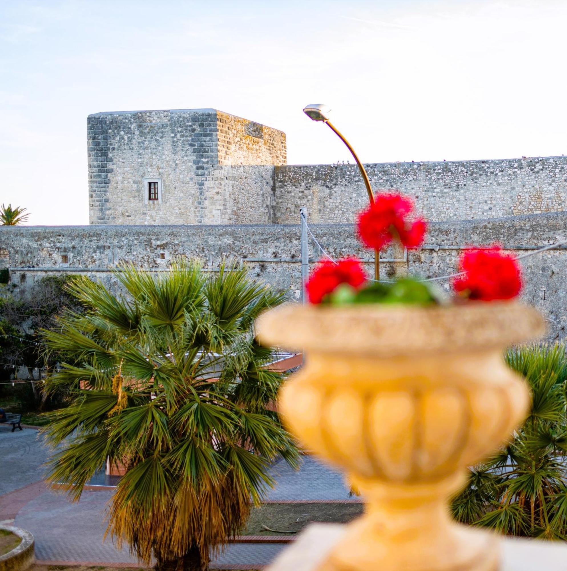 Mare E Castello Lägenhet Manfredonia Exteriör bild